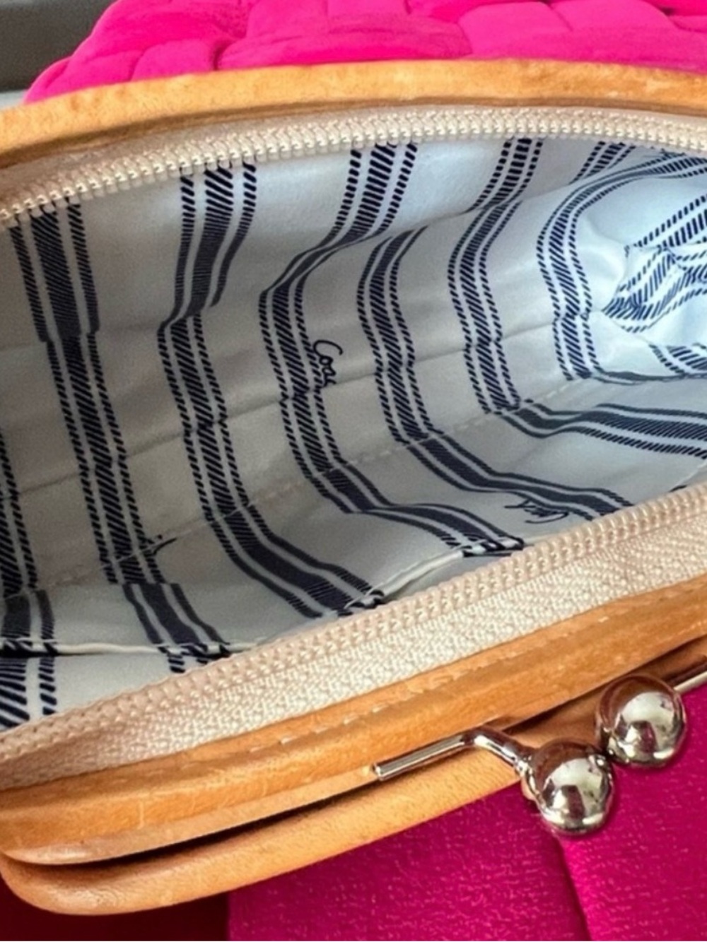 Coach LIMITED EDITION/ RARE Hampton Archive Kisslock wristlet - Picture 8 of 8